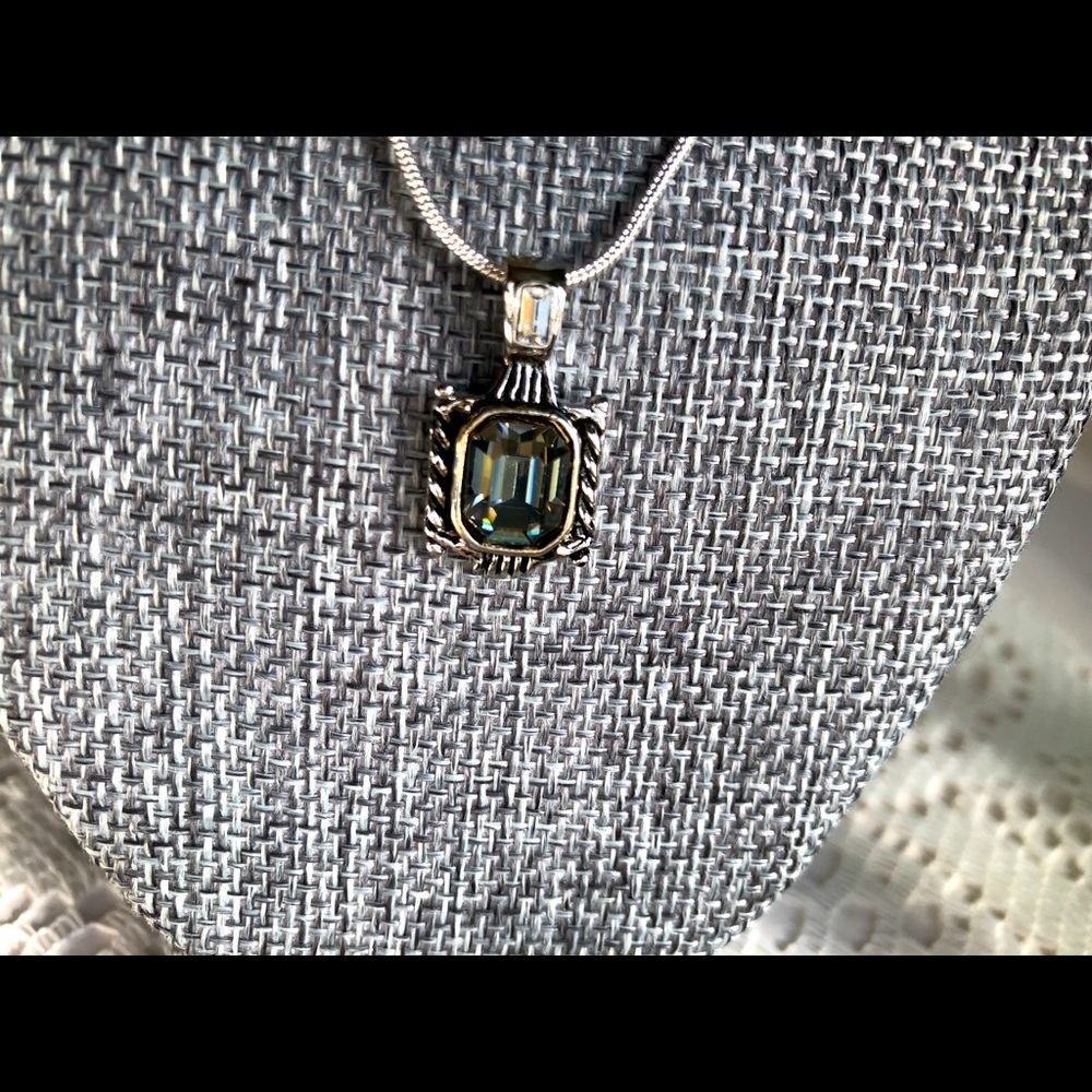 Silver toned necklace and earring set - Picture 2 of 5